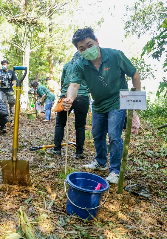 Zoetis planting trees